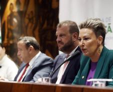 Governo lança programa que garante fraldas e absorventes a crianças e adolescentes