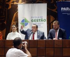 Governo lança programa que garante fraldas e absorventes a crianças e adolescentes