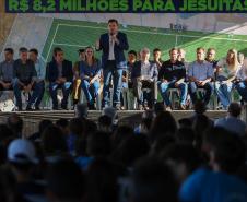 Piana inaugura obras de pavimentação, praças e anuncia novos investimentos para Jesuítas