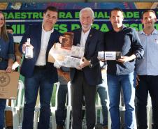 Piana inaugura obras de pavimentação, praças e anuncia novos investimentos para Jesuítas