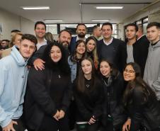 Governo do Paraná começa a entregar 50 mil tablets para alunos da rede estadual