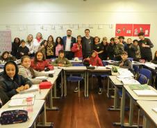 Governo do Paraná começa a entregar 50 mil tablets para alunos da rede estadual