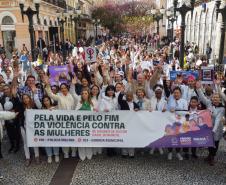 Caminhada reúne milhares de pessoas no Dia Estadual de Combate ao Feminicídio