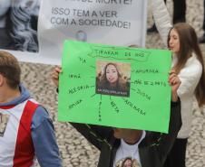 Caminhada reúne milhares de pessoas no Dia Estadual de Combate ao Feminicídio