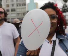 Caminhada reúne milhares de pessoas no Dia Estadual de Combate ao Feminicídio