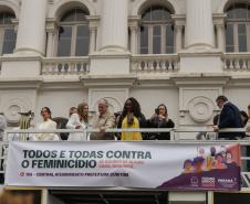 Caminhada reúne milhares de pessoas no Dia Estadual de Combate ao Feminicídio