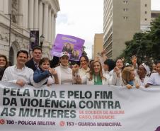 Caminhada reúne milhares de pessoas no Dia Estadual de Combate ao Feminicídio