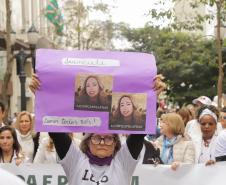 Caminhada reúne milhares de pessoas no Dia Estadual de Combate ao Feminicídio