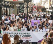 Caminhada reúne milhares de pessoas no Dia Estadual de Combate ao Feminicídio