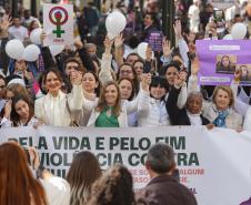 Caminhada reúne milhares de pessoas no Dia Estadual de Combate ao Feminicídio