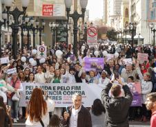 Caminhada reúne milhares de pessoas no Dia Estadual de Combate ao Feminicídio