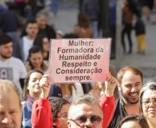 Caminhada reúne milhares de pessoas no Dia Estadual de Combate ao Feminicídio