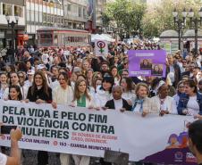 Caminhada reúne milhares de pessoas no Dia Estadual de Combate ao Feminicídio
