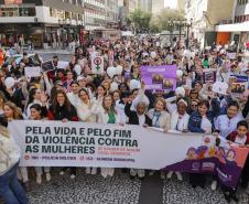 Caminhada reúne milhares de pessoas no Dia Estadual de Combate ao Feminicídio