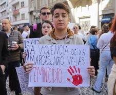 Caminhada reúne milhares de pessoas no Dia Estadual de Combate ao Feminicídio