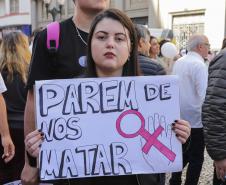 Caminhada reúne milhares de pessoas no Dia Estadual de Combate ao Feminicídio