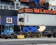Paraná bate recorde de exportações em um primeiro semestre: US$ 12,1 bilhões