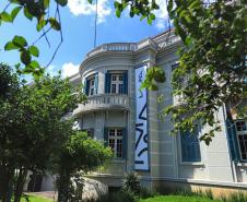 Agenda cultural tem dezenas de cursos, noite no MON e Tiomkin na Lapa