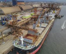 Paraná bate recorde de exportações em um primeiro semestre: US$ 12,1 bilhões