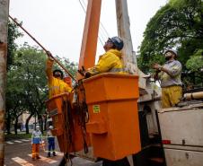 Centenas de profissionais da Copel trabalham para restabelecer energia no Paraná