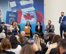 99 professores do Paraná vão embarcar em outubro para cursos no Canadá e Finlândia