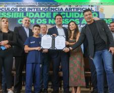 Estado entrega óculos com inteligência artificial para apoiar alunos cegos da rede estadual