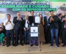 Estado entrega óculos com inteligência artificial para apoiar alunos cegos da rede estadual