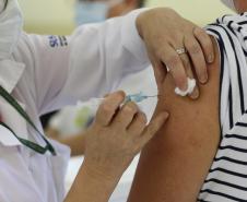 Com aumento de casos de Covid-19, Saúde alerta para importância da vacinação