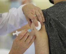Com aumento de casos de Covid-19, Saúde alerta para importância da vacinação