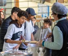 Merenda escolar: rede estadual serve três refeições por dia e produtos da agricultura familiar