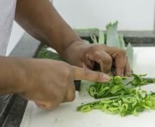 Merenda escolar: rede estadual serve três refeições por dia e produtos da agricultura familiar