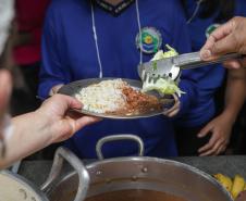 Merenda escolar: rede estadual serve três refeições por dia e produtos da agricultura familiar