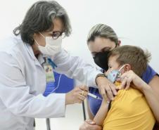 Vacina contra Covid-19 passa a fazer parte do calendário vacinal da criança em 2024