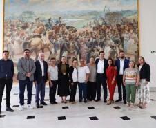 Governador sanciona lei que moderniza carreira dos funcionários da educação básica