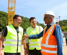 Obra da Ponte de Guaratuba-Matinhos recebe nova balsa de apoio marítimo