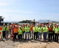 Obra da Ponte de Guaratuba-Matinhos recebe nova balsa de apoio marítimo