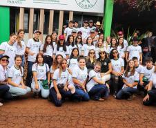 1,4 mil alunos dos Colégios Agrícolas e Florestais do Paraná visitam o Show Rural