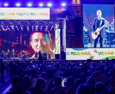 Raça Negra e Amado Batista emocionam mais de 100 mil fãs em shows no Litoral
