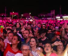 Raça Negra e Amado Batista emocionam mais de 100 mil fãs em shows no Litoral