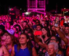 Raça Negra e Amado Batista emocionam mais de 100 mil fãs em shows no Litoral