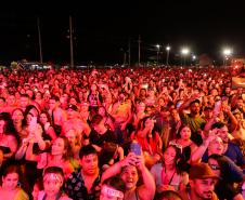 Zezé Di Camargo e Luciano e Zé Felipe reuniram 101 mil pessoas na despedida do Verão Maior