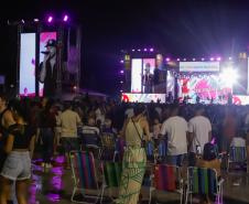 Zezé Di Camargo e Luciano e Zé Felipe reuniram 101 mil pessoas na despedida do Verão Maior