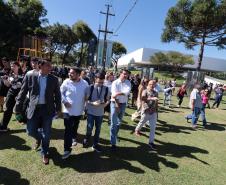 MON para criançada: governador inaugura mostra interativa com obras de arte no Parcão