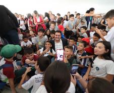 MON para criançada: governador inaugura mostra interativa com obras de arte no Parcão