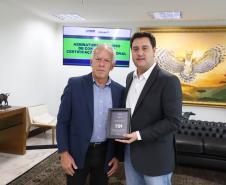 O governador Carlos Massa Ratinho Junior e o diretor presidente da Paranaprevidência, Felipe Vidigal, assinaram o termo de concessão da Certificação Institucional do nível III do programa federal nesta terça-feira (12).