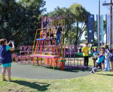 MON para criançada: governador inaugura mostra interativa com obras de arte no Parcão