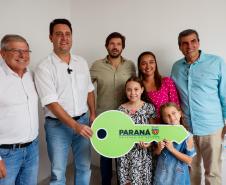 O governador Carlos Massa Ratinho Junior participou nesta quarta-feira (24) da inauguração do Residencial Laguna di Valência em Londrina, no Norte.