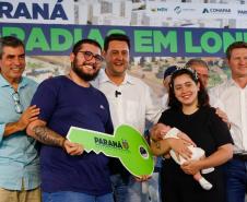 O governador Carlos Massa Ratinho Junior participou nesta quarta-feira (24) da inauguração do Residencial Laguna di Valência em Londrina, no Norte.