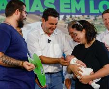 O governador Carlos Massa Ratinho Junior participou nesta quarta-feira (24) da inauguração do Residencial Laguna di Valência em Londrina, no Norte.