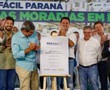 O governador Carlos Massa Ratinho Junior participou nesta quarta-feira (24) da inauguração do Residencial Laguna di Valência em Londrina, no Norte.